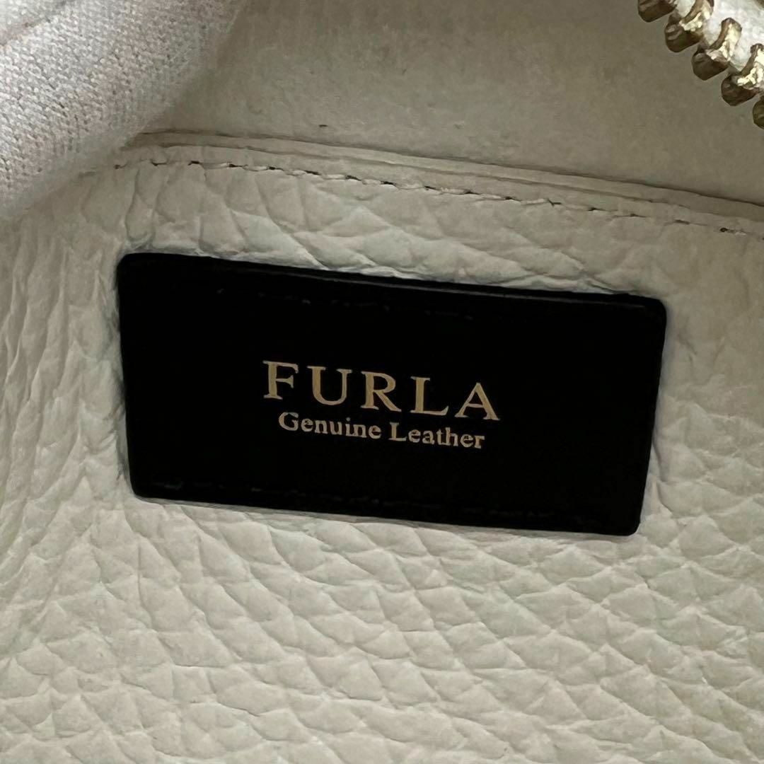 Furla(フルラ)の✨️美品✨️FURLA アヴリル シボ革 クロスボディ ミニバッグ アイボリー レディースのバッグ(ショルダーバッグ)の商品写真