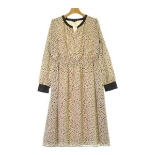 トゥービーシック(TO BE CHIC)のTO BE CHIC ワンピース 40(M位) ベージュx黒(総柄) 【古着】【中古】(ひざ丈ワンピース)