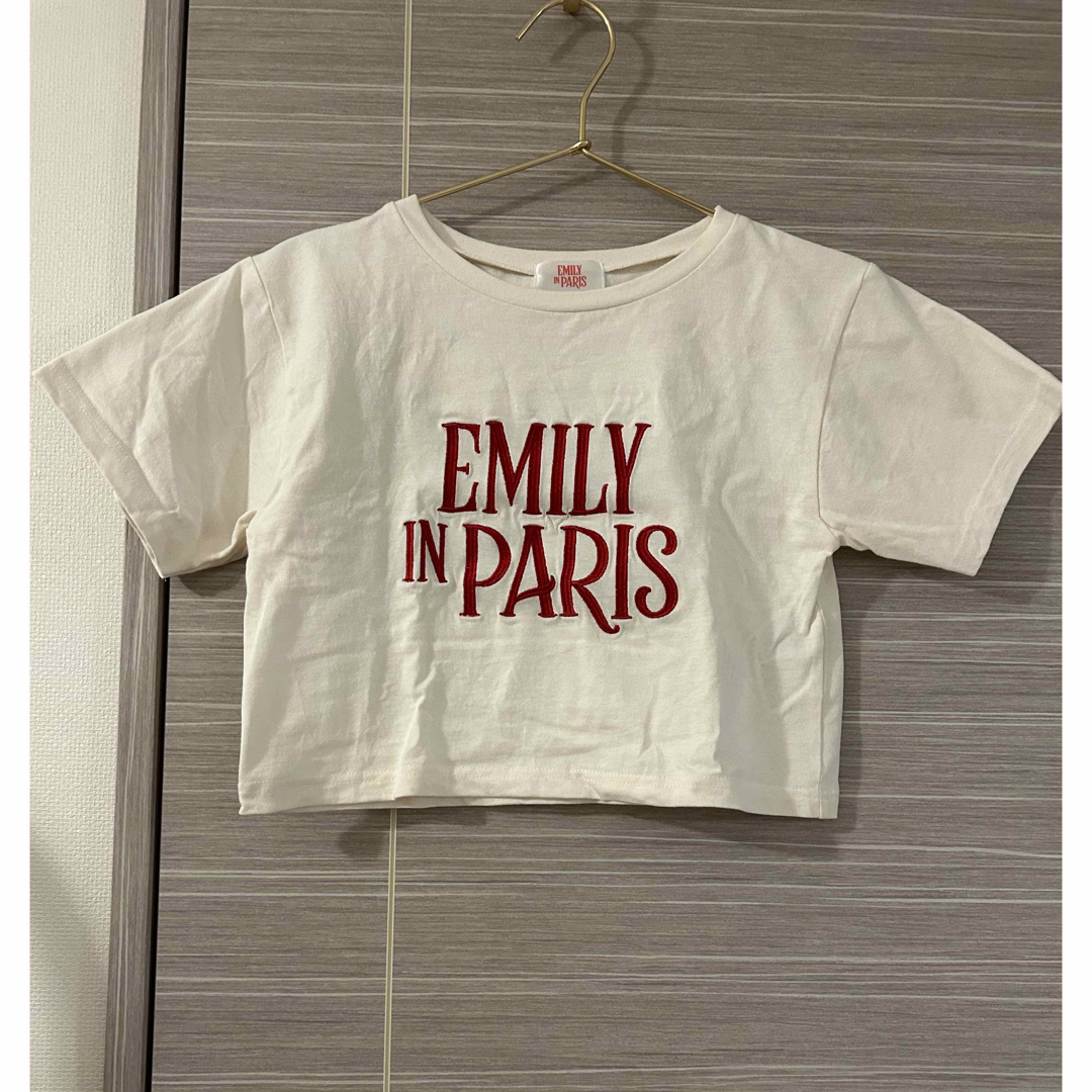 heather(ヘザー)のヘザー　EMILY IN PARISロゴT　クロップドTシャツ レディースのトップス(Tシャツ(半袖/袖なし))の商品写真