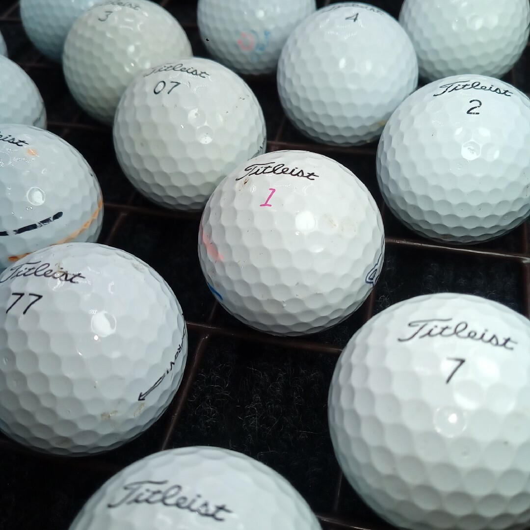 Titleist(タイトリスト)のタイトリスト PROV1 (18球 AB)ロストボール スポーツ/アウトドアのゴルフ(その他)の商品写真