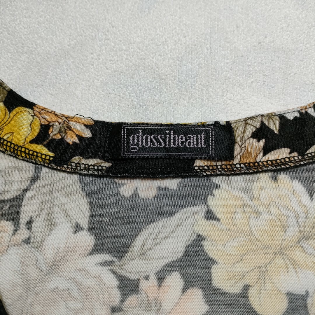 glossibeaut (M)　花柄 トップス　フラワーシルエット レディースのトップス(Tシャツ(半袖/袖なし))の商品写真