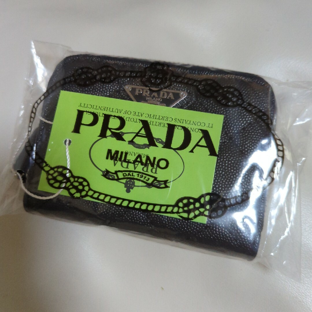 PRADA(プラダ)のＧＷ中価格 PRADAノベルティ カードケース コインケース レディースのファッション小物(コインケース)の商品写真