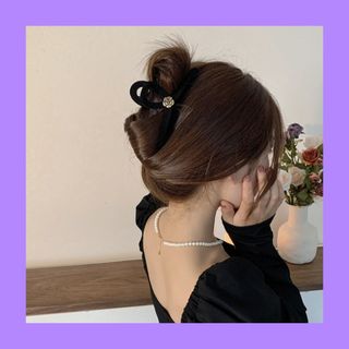 レディース ヘアクリップ 黒 花 高級感　ヘアアクセサリー　バンスクリップ(バレッタ/ヘアクリップ)