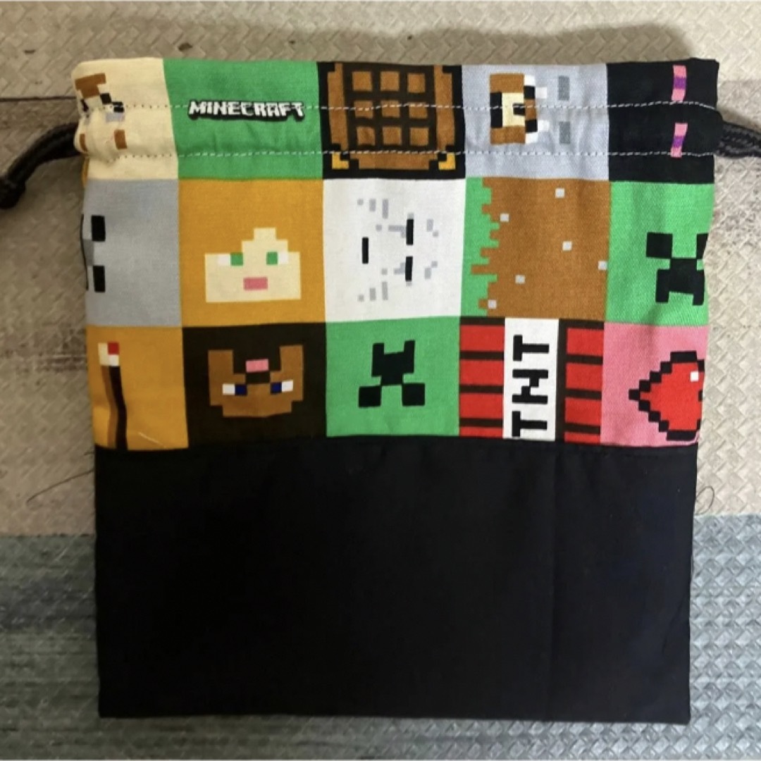 新品　マインクラフト　マイクラ　キッズ　巾着袋　給食袋　コップ袋　キャラクター ハンドメイドのキッズ/ベビー(外出用品)の商品写真