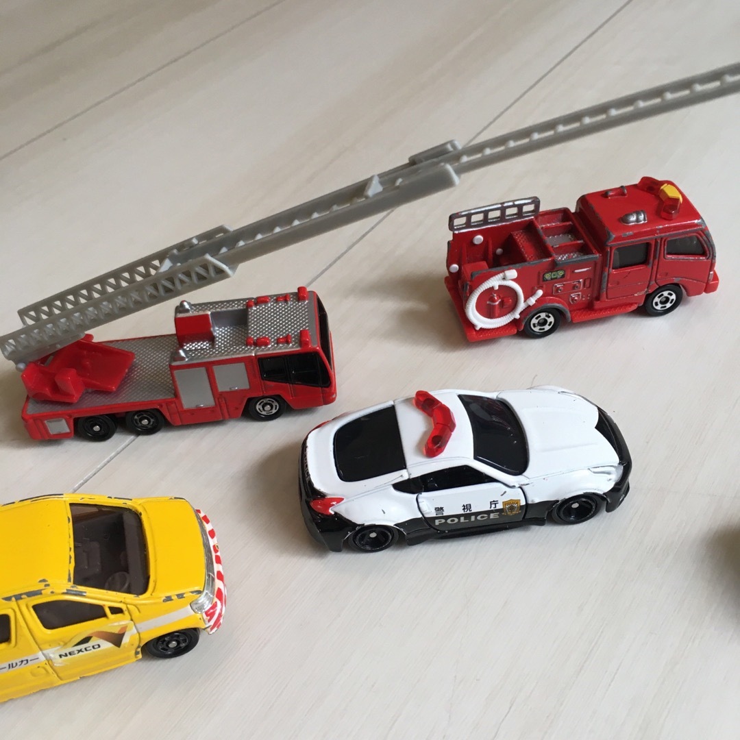 トミカシリーズ(トミカシリーズ)のトミカ　9台　セット　ハシゴ消防車　など エンタメ/ホビーのおもちゃ/ぬいぐるみ(ミニカー)の商品写真