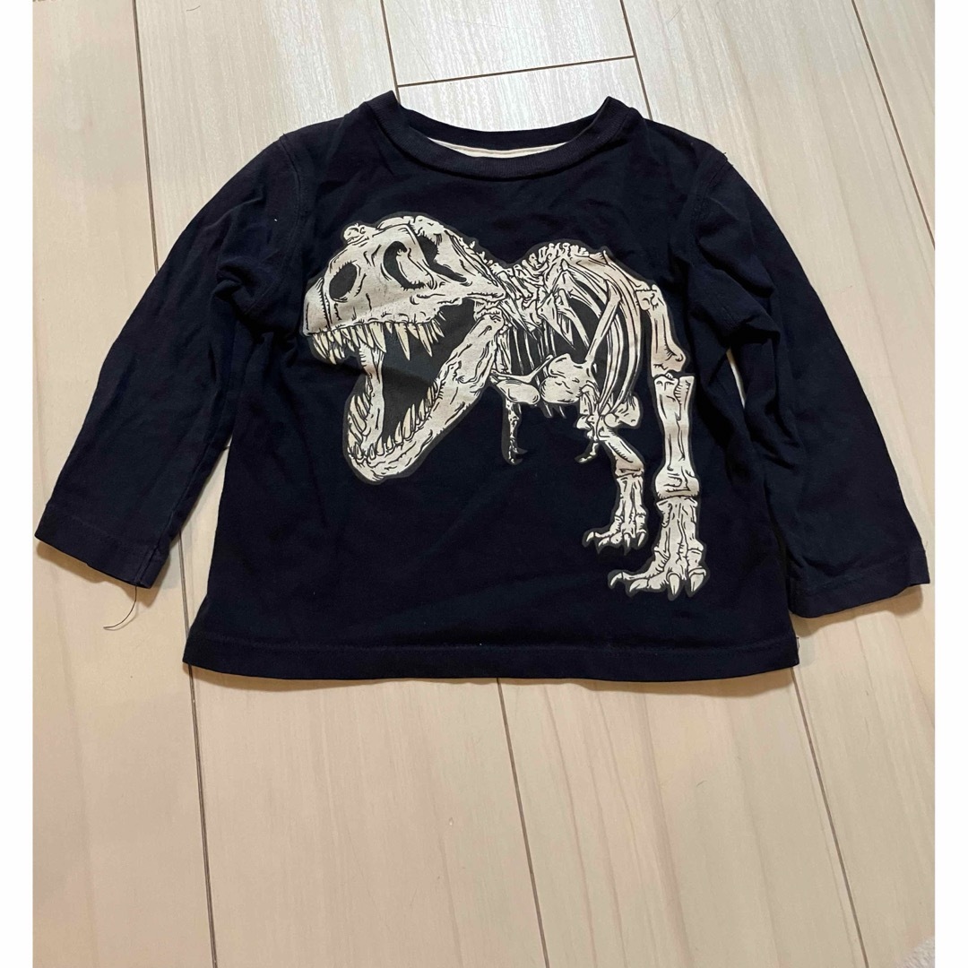 babyGAP(ベビーギャップ)のGAP Tシャツ2枚セット　12-18M 80 恐竜 半袖長袖 キッズ/ベビー/マタニティのベビー服(~85cm)(Ｔシャツ)の商品写真