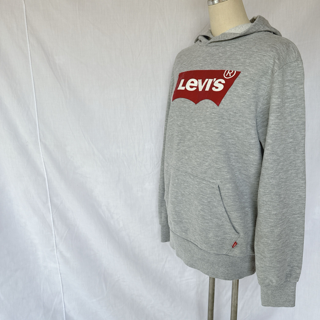 Levi's(リーバイス)の☆☆Levi's リーバイス　ロゴパーカー　グレー　XL レディースのトップス(パーカー)の商品写真