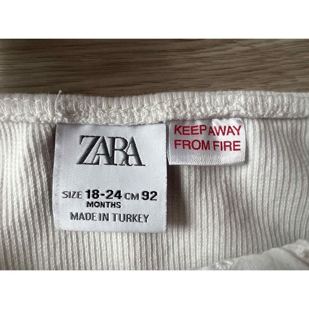 ZARA(ザラ)のZARA ザラ　キャミ　ベビー　18-24m 92㎝ キッズ/ベビー/マタニティのキッズ服女の子用(90cm~)(Tシャツ/カットソー)の商品写真