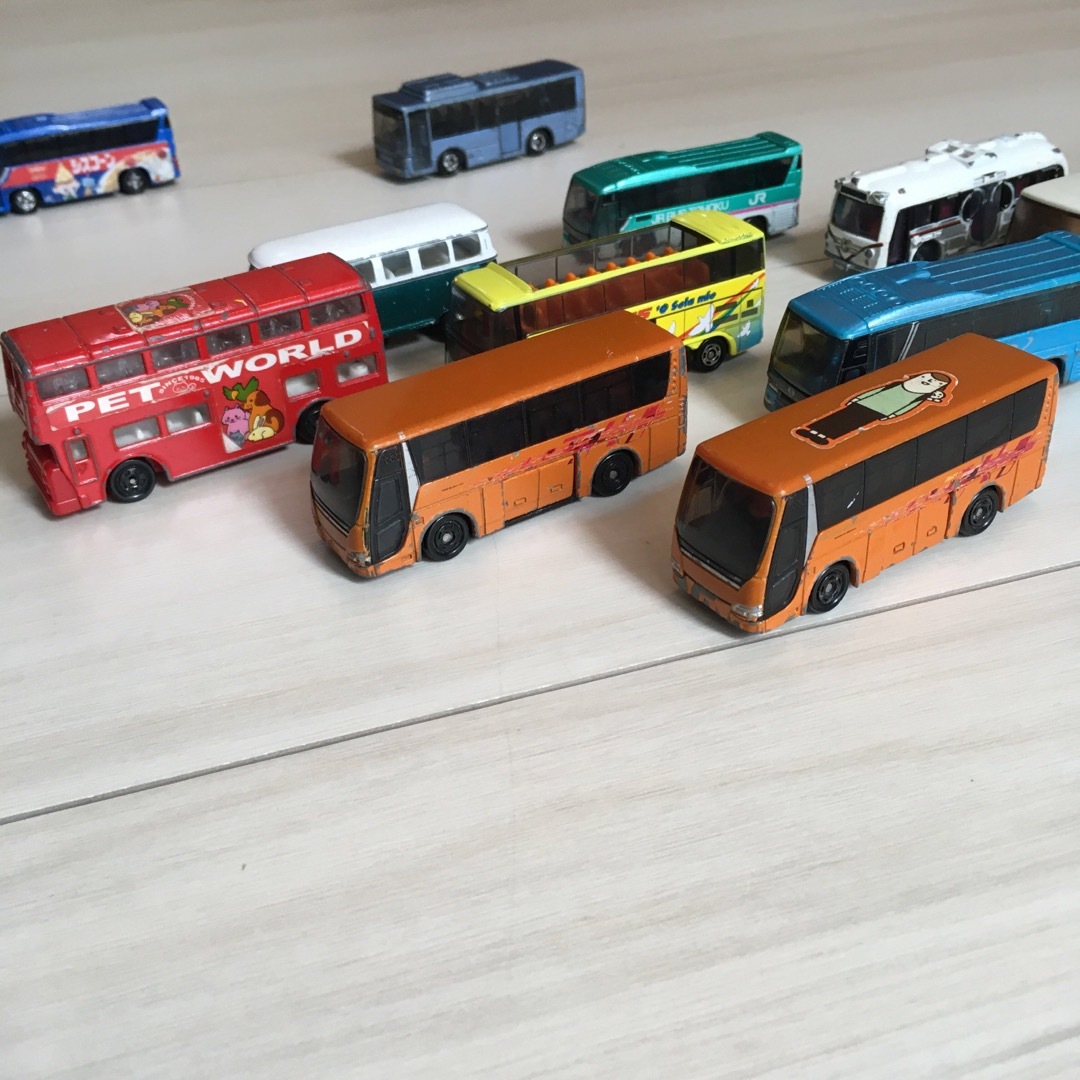 トミカシリーズ(トミカシリーズ)のトミカ　他　バス　セット　11台 エンタメ/ホビーのおもちゃ/ぬいぐるみ(ミニカー)の商品写真