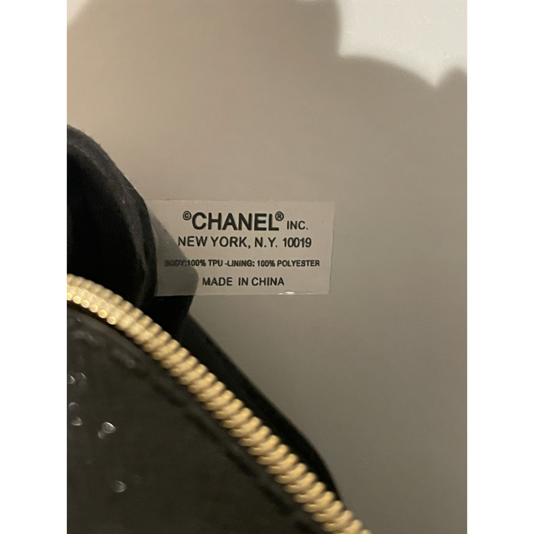 CHANEL(シャネル)のシャネル　ノベルティ　ラメポーチ　箱付き レディースのファッション小物(ポーチ)の商品写真