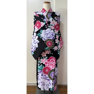 新品　浴衣　ゆかた　古典花柄　ポリエステル　洗濯可　早く乾きしわになりにくい　M(浴衣)