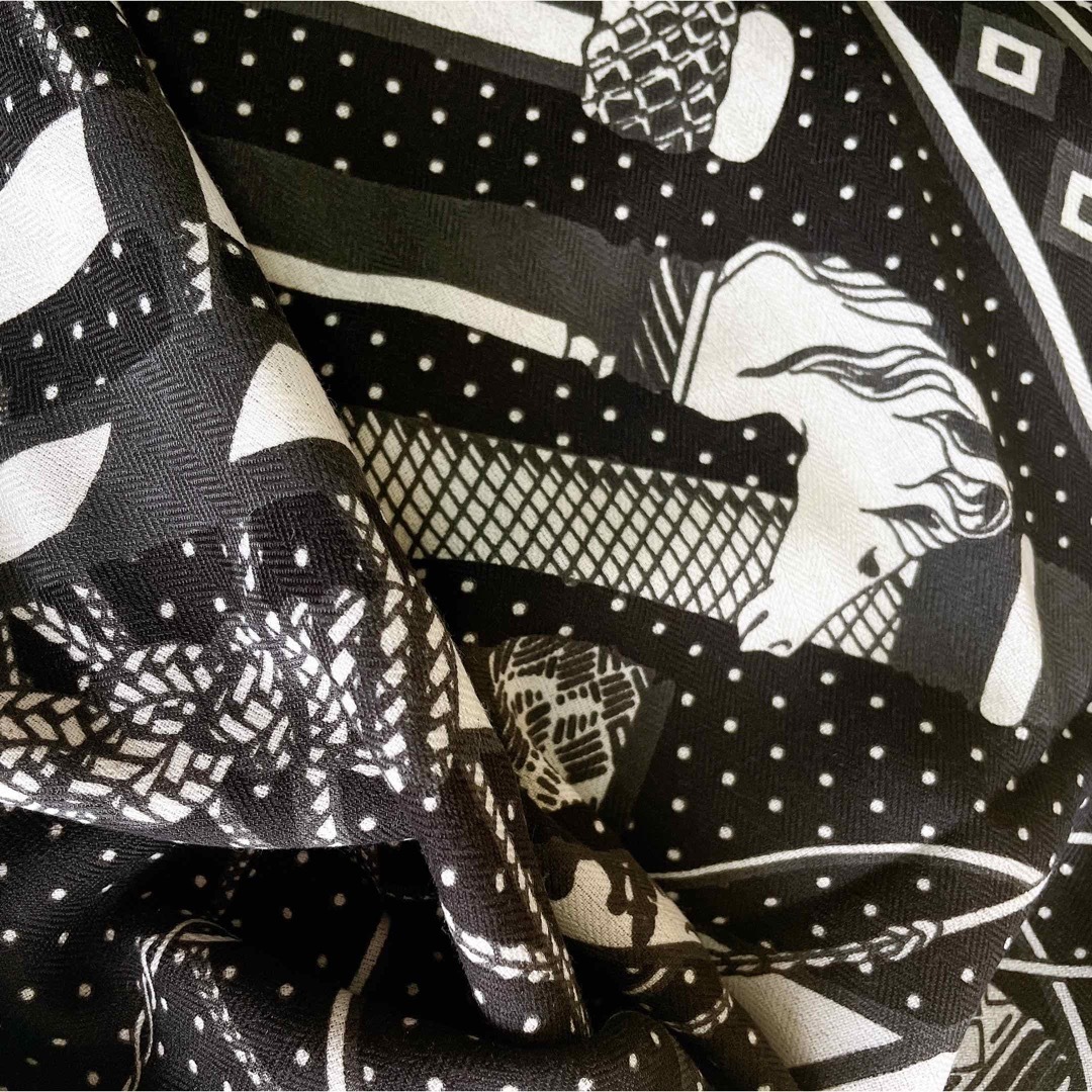 No.8  大判スカーフ　ストール レディースのファッション小物(ストール/パシュミナ)の商品写真