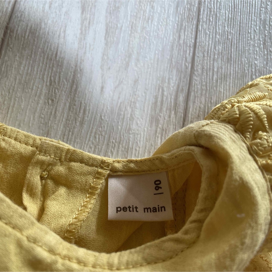 petit main(プティマイン)のpetit main キッズトップス　レースフリルブラウス 90cm キッズ/ベビー/マタニティのキッズ服女の子用(90cm~)(Tシャツ/カットソー)の商品写真