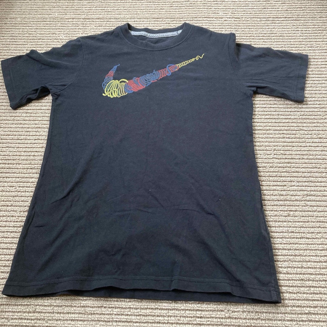 NIKE(ナイキ)のNIKE ナイキ　tシャツ 140-150 キッズ/ベビー/マタニティのキッズ服男の子用(90cm~)(Tシャツ/カットソー)の商品写真