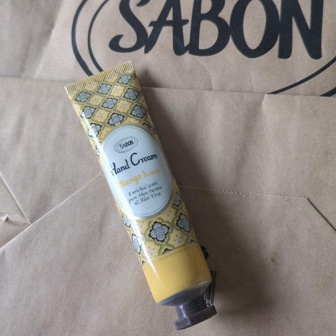 SABON(サボン)の新品未使用 SABON ボディスクラブ&ハンドクリーム　マンゴーキウイの香り コスメ/美容のボディケア(ボディスクラブ)の商品写真