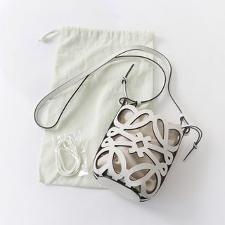 美品 ロエベ LOEWE アナグラムカットアウト ポケット ショルダーバッグ/オフホワイト エクリュ カーフスキン レザー 【2400013840590】