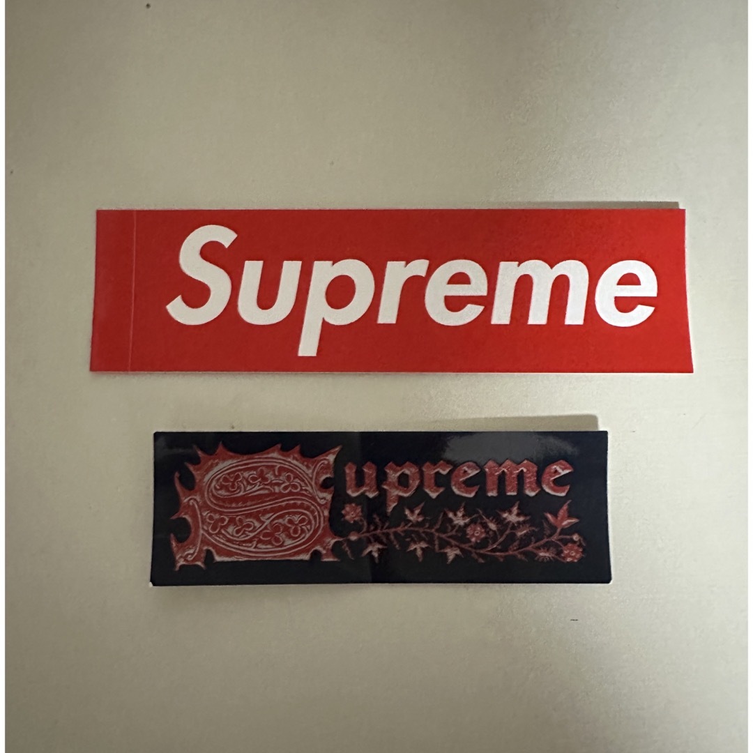 Supreme(シュプリーム)のGW大特価　シュプリーム　ステッカー　2枚 メンズのファッション小物(その他)の商品写真