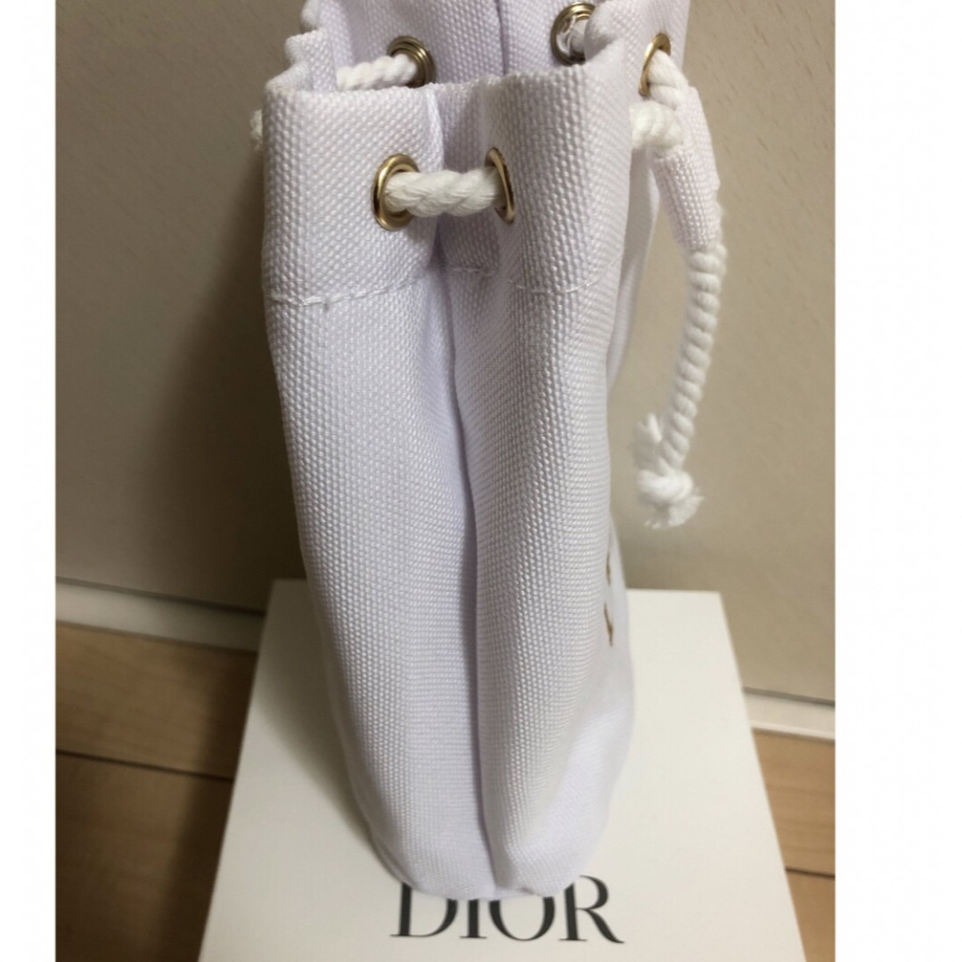 Christian Dior(クリスチャンディオール)の【Dior】ノベルティ巾着ポーチ ホワイト  新品未使用 レディースのファッション小物(ポーチ)の商品写真