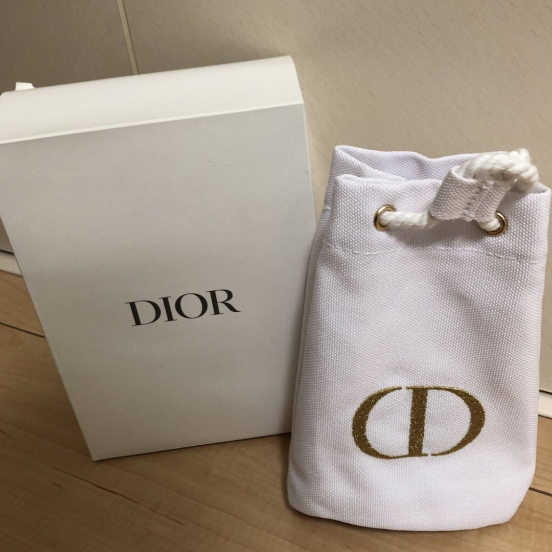 Christian Dior(クリスチャンディオール)の【Dior】ノベルティ巾着ポーチ ホワイト  新品未使用 レディースのファッション小物(ポーチ)の商品写真