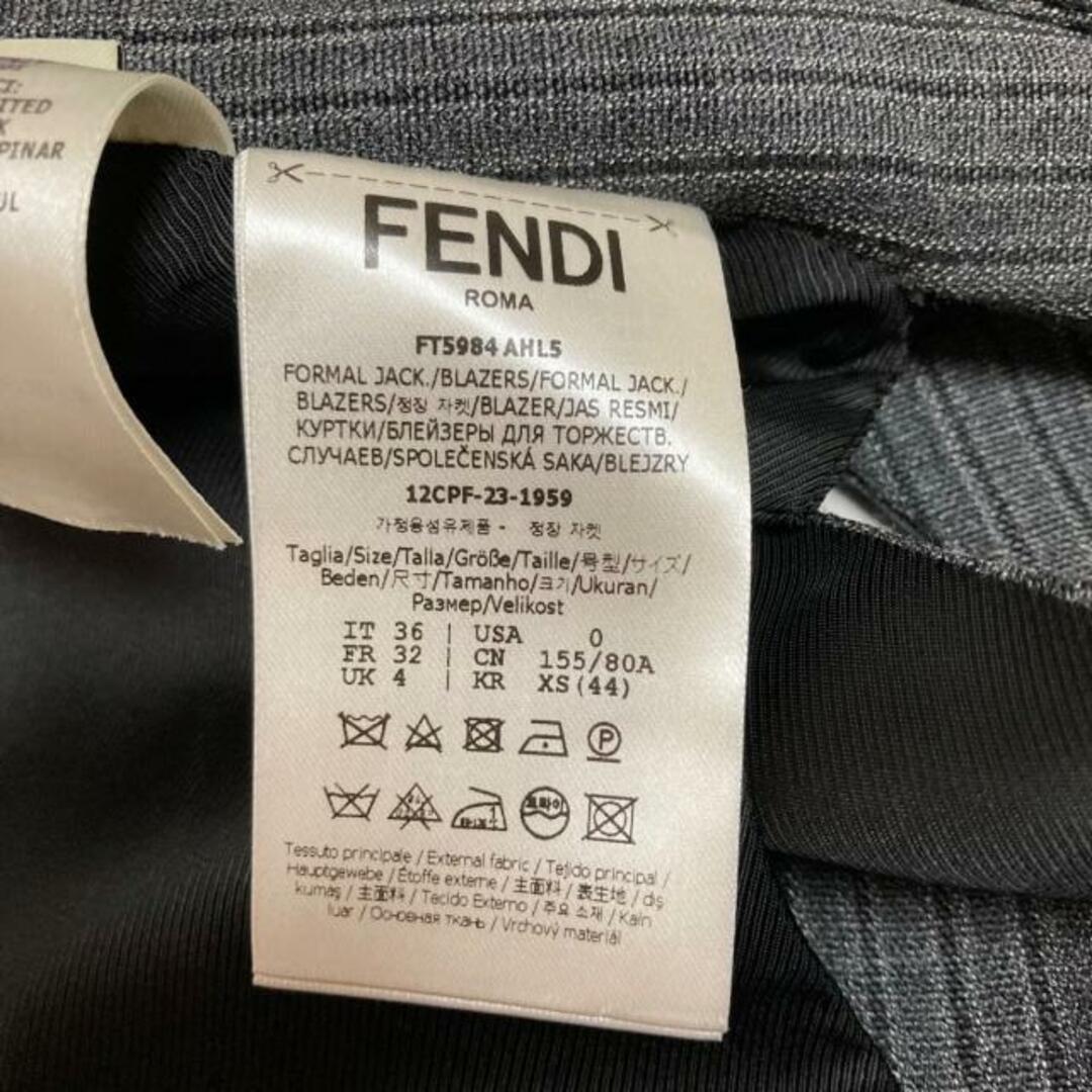 FENDI(フェンディ)のFENDI(フェンディ) ベスト サイズ36 S レディース美品  FT5984AHL5 グレー×黒 ストライプ レディースのトップス(ベスト/ジレ)の商品写真