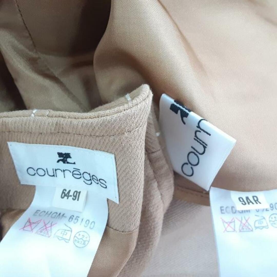 Courreges(クレージュ)のCOURREGES(クレージュ) スカートスーツ レディース美品  - ベージュ ジップアップ レディースのフォーマル/ドレス(スーツ)の商品写真