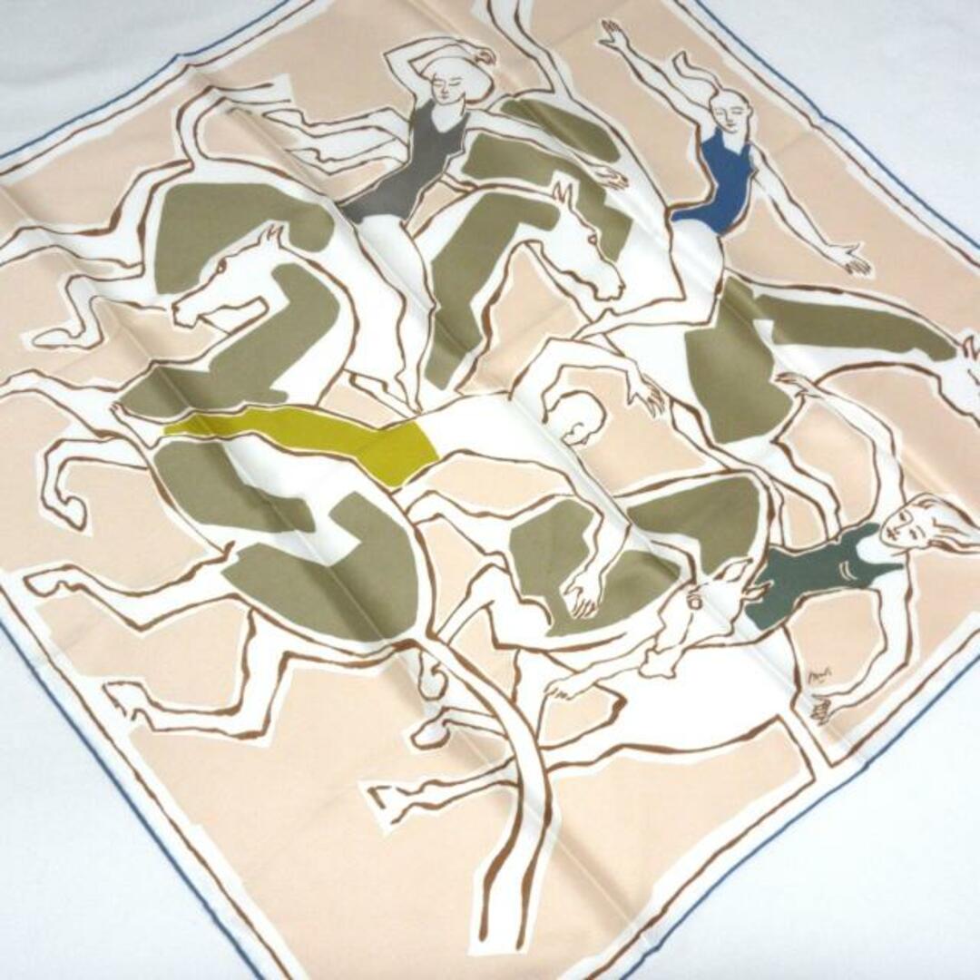 Hermes(エルメス)のHERMES(エルメス) スカーフ美品  カレ70 ピンクベージュ×白×マルチ CHOREGRAPHIE EQUESTRE レディースのファッション小物(バンダナ/スカーフ)の商品写真