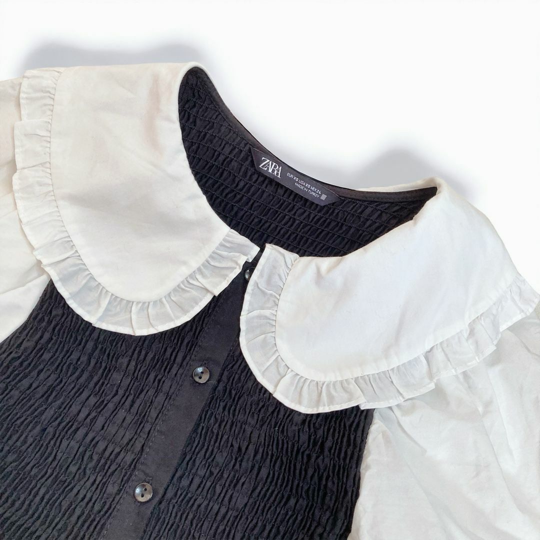 ZARA(ザラ)の美品　ZARA ザラ　フリル プリーツ ブラウス　XS　半袖 パフスリーブ　白黒 レディースのトップス(シャツ/ブラウス(半袖/袖なし))の商品写真