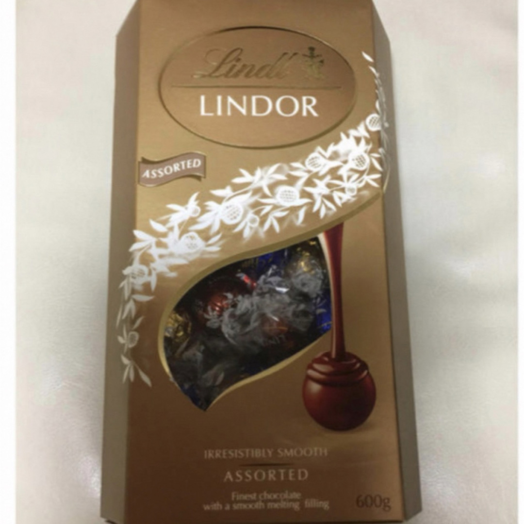 Lindt(リンツ)のLINDT LINDOR リンツ リンドール アソート24個 食品/飲料/酒の食品(菓子/デザート)の商品写真