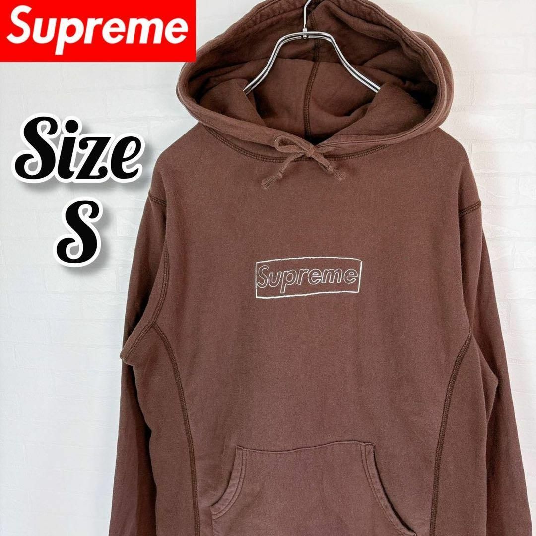 Supreme(シュプリーム)の【希少】supremeシュプリーム KAWS Chalk Logo メンズのトップス(パーカー)の商品写真