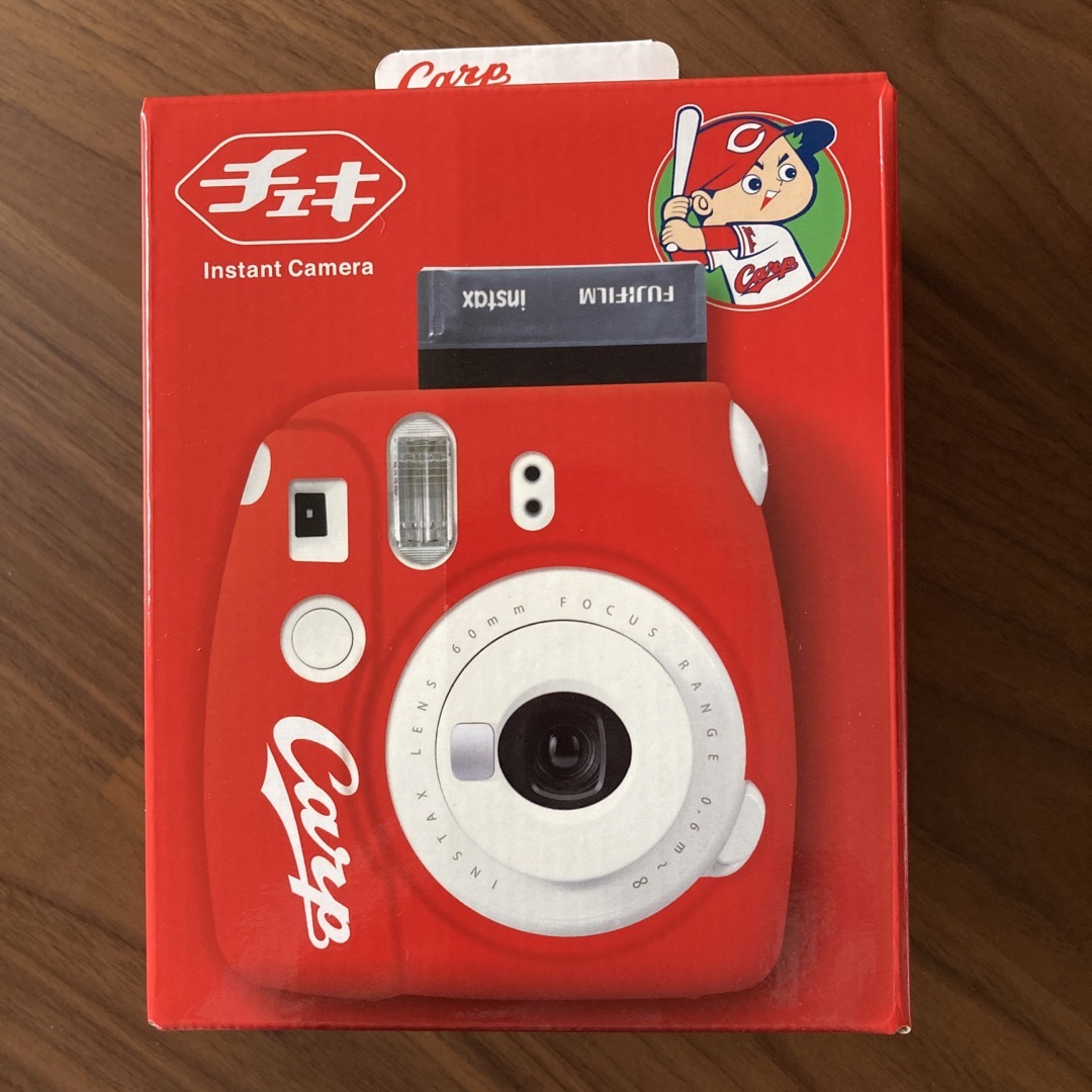 FUJI  FILM チェキ INSTAX MINI 8+ 広島東洋カープ スマホ/家電/カメラのカメラ(フィルムカメラ)の商品写真