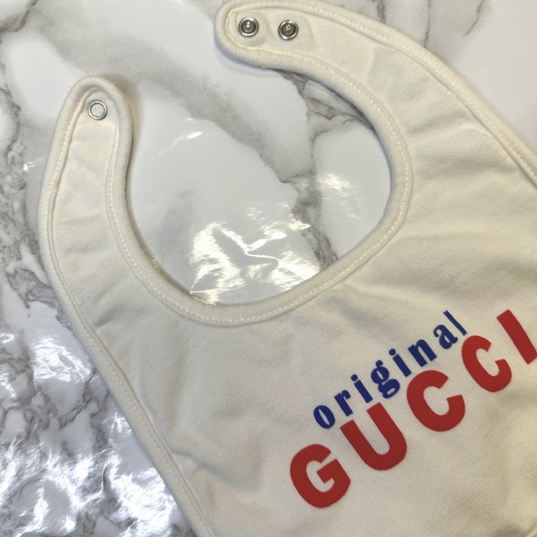 Gucci(グッチ)のGUCCI グッチ　スタイ キッズ/ベビー/マタニティのこども用ファッション小物(ベビースタイ/よだれかけ)の商品写真