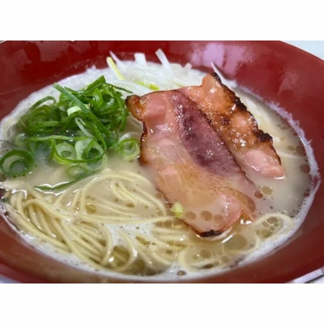 九州とんこつラーメン　五木食品　　ねぎとごま油香マイルドな豚骨スープ　おすすめ 食品/飲料/酒の食品(麺類)の商品写真