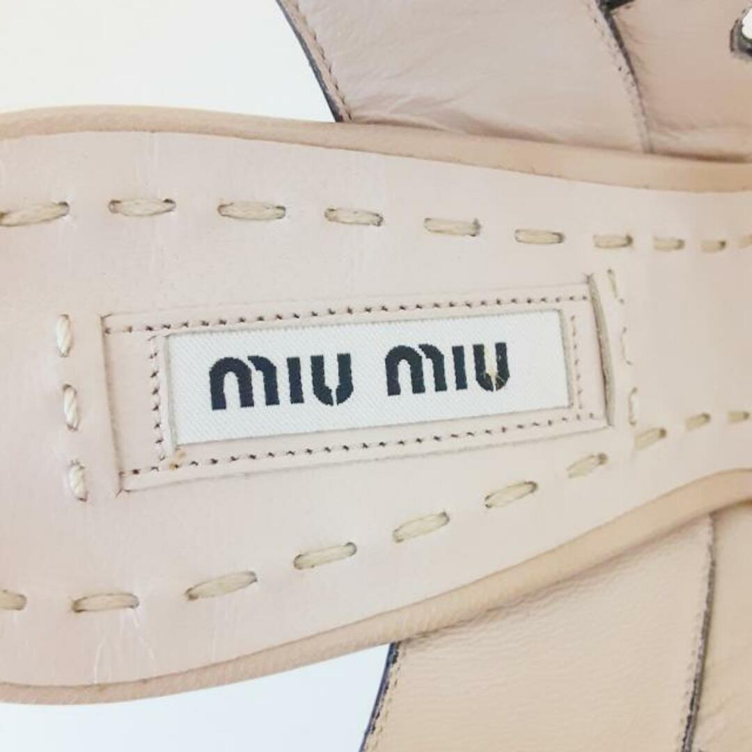 miumiu(ミュウミュウ)のmiumiu(ミュウミュウ) サンダル 35 レディース - 黒×ベージュ パンチング レザー レディースの靴/シューズ(サンダル)の商品写真