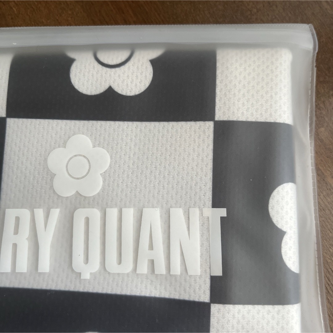 MARY QUANT(マリークワント)の新品 マリークワント 冷感チェッカードパターンロングタオル  ブラック2530円 インテリア/住まい/日用品の日用品/生活雑貨/旅行(タオル/バス用品)の商品写真