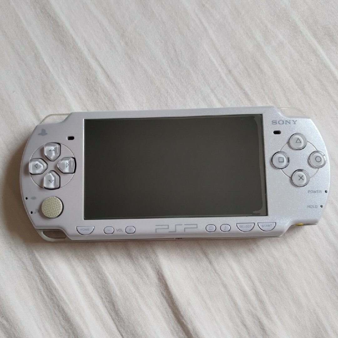 PlayStation Portable(プレイステーションポータブル)のPSP-2000【ジャンク扱い】 エンタメ/ホビーのゲームソフト/ゲーム機本体(携帯用ゲーム機本体)の商品写真