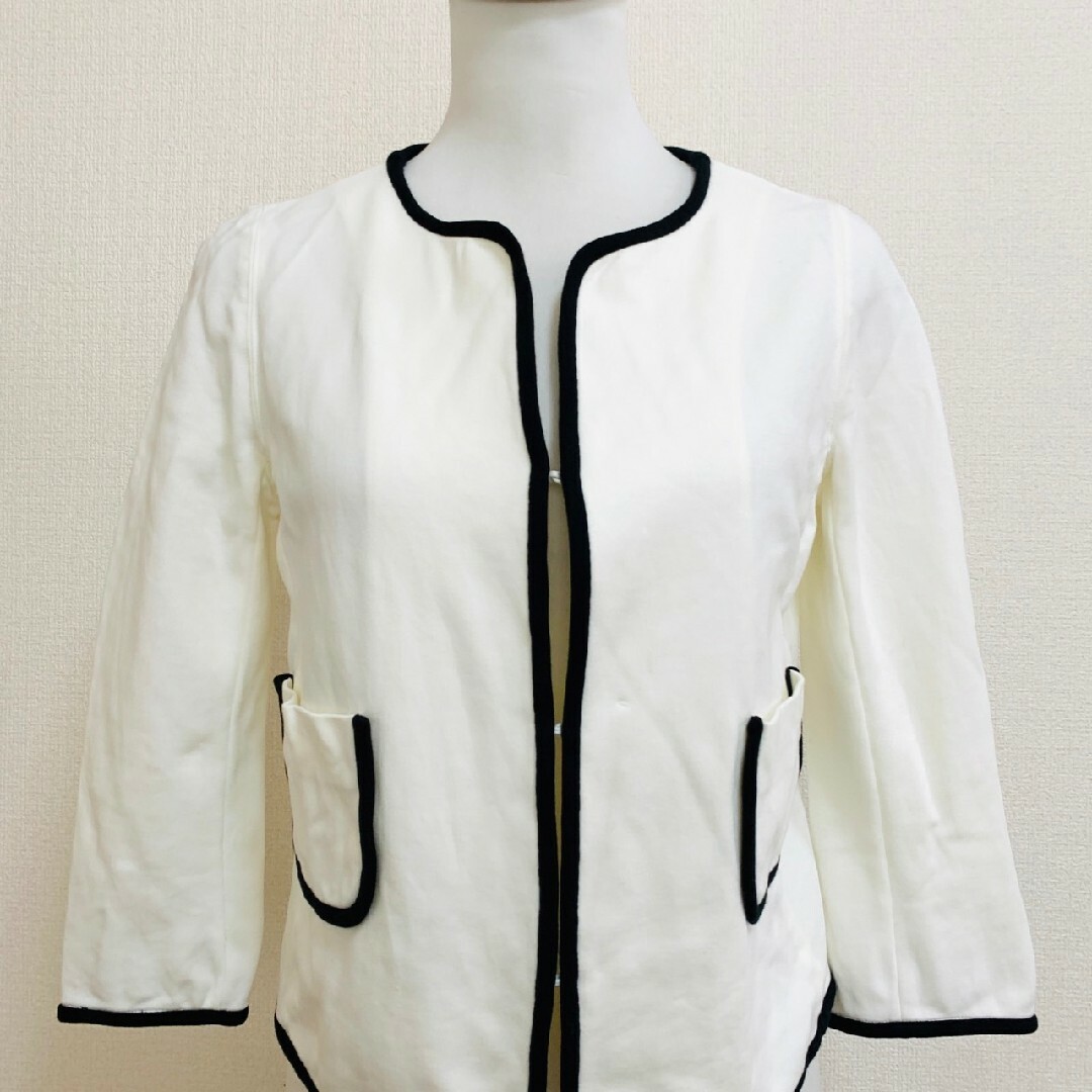mocassin　ジャケット　XS　ブラック　ホワイト　配色　オフィス レディースのジャケット/アウター(ノーカラージャケット)の商品写真