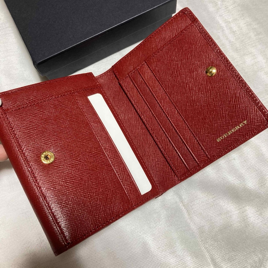 BURBERRY(バーバリー)の新品！　Burberry バーバリー　二つ折り財布　レッド　チェック　レザー レディースのファッション小物(財布)の商品写真