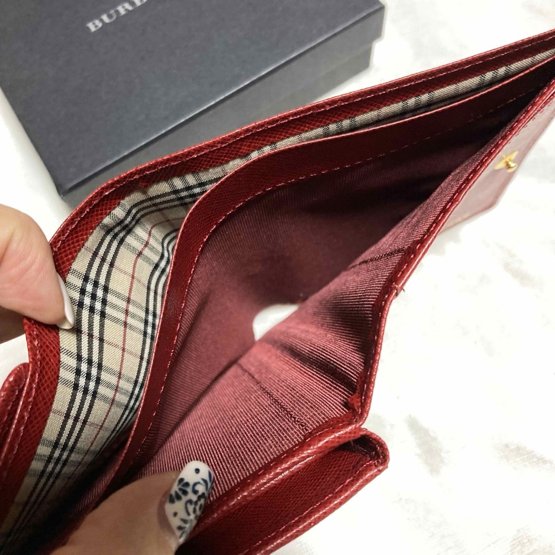 BURBERRY(バーバリー)の新品！　Burberry バーバリー　二つ折り財布　レッド　チェック　レザー レディースのファッション小物(財布)の商品写真