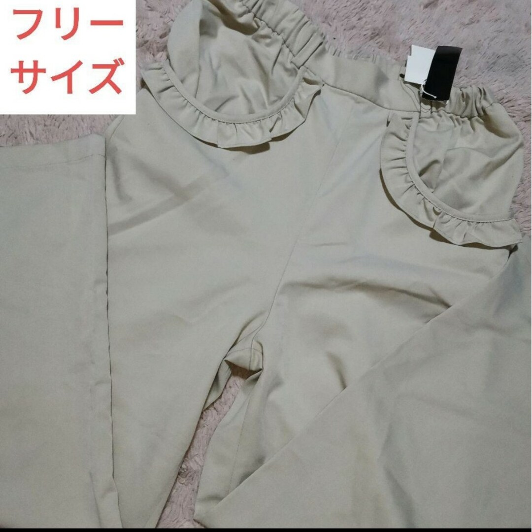 merlot(メルロー)の新品未使用 着画あり テーパードパンツ 春パンツ グレー フリル タグ付き レディースのパンツ(カジュアルパンツ)の商品写真