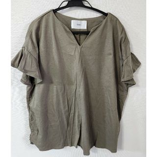 エルーラ　カーキトップス(Tシャツ(半袖/袖なし))