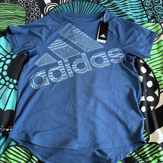 アディダス(adidas)のadidas Tシャツ(Tシャツ/カットソー)