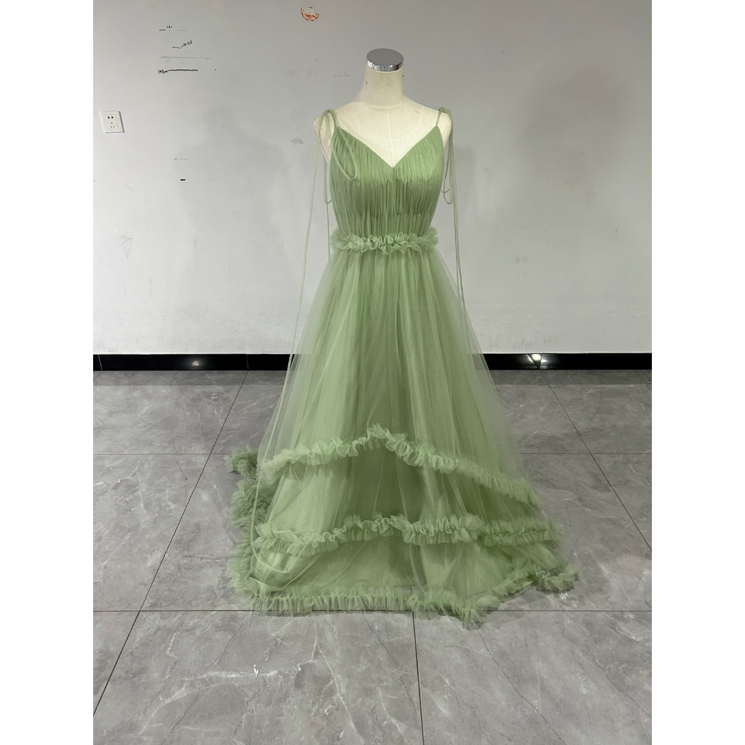 フランス風 グリーンパーティードレス キャミソール Vネック ラッフルフリル レディースのフォーマル/ドレス(ウェディングドレス)の商品写真
