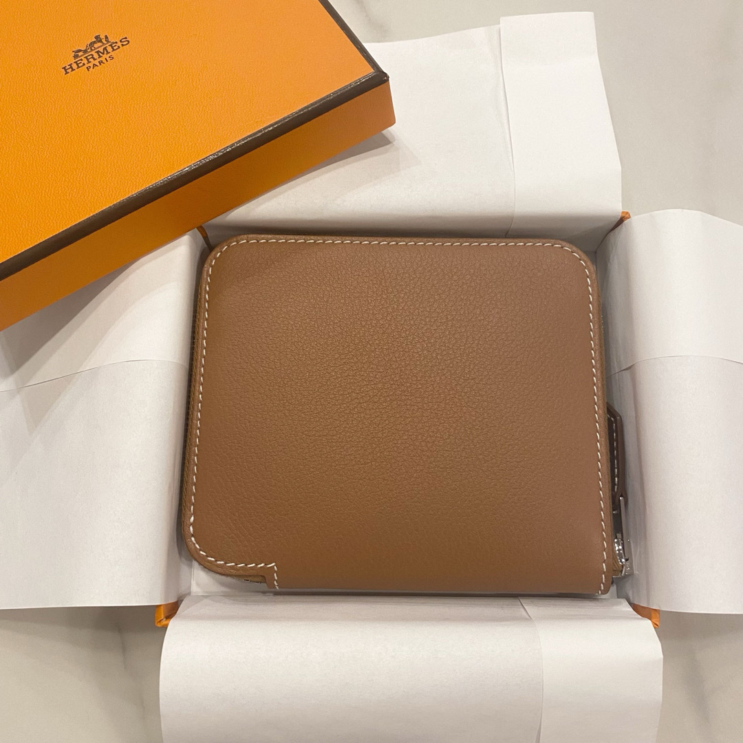 Hermes(エルメス)の新品・W刻印　エルメス　シルクインコンパクト　ゴールド　エヴァーカラー レディースのファッション小物(財布)の商品写真