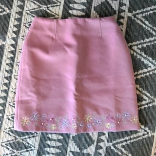 トッコクローゼット(TOCCO closet)の【タグ付き】トッコクローゼット　台形スカート　タイトスカート　ピンク　花柄(ひざ丈スカート)