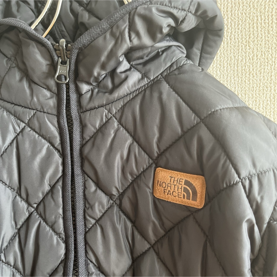 THE NORTH FACE(ザノースフェイス)のノースフェイス　キルティングパーカー　中綿パーカー　ブラック　レディースＭ相当 レディースのジャケット/アウター(ブルゾン)の商品写真