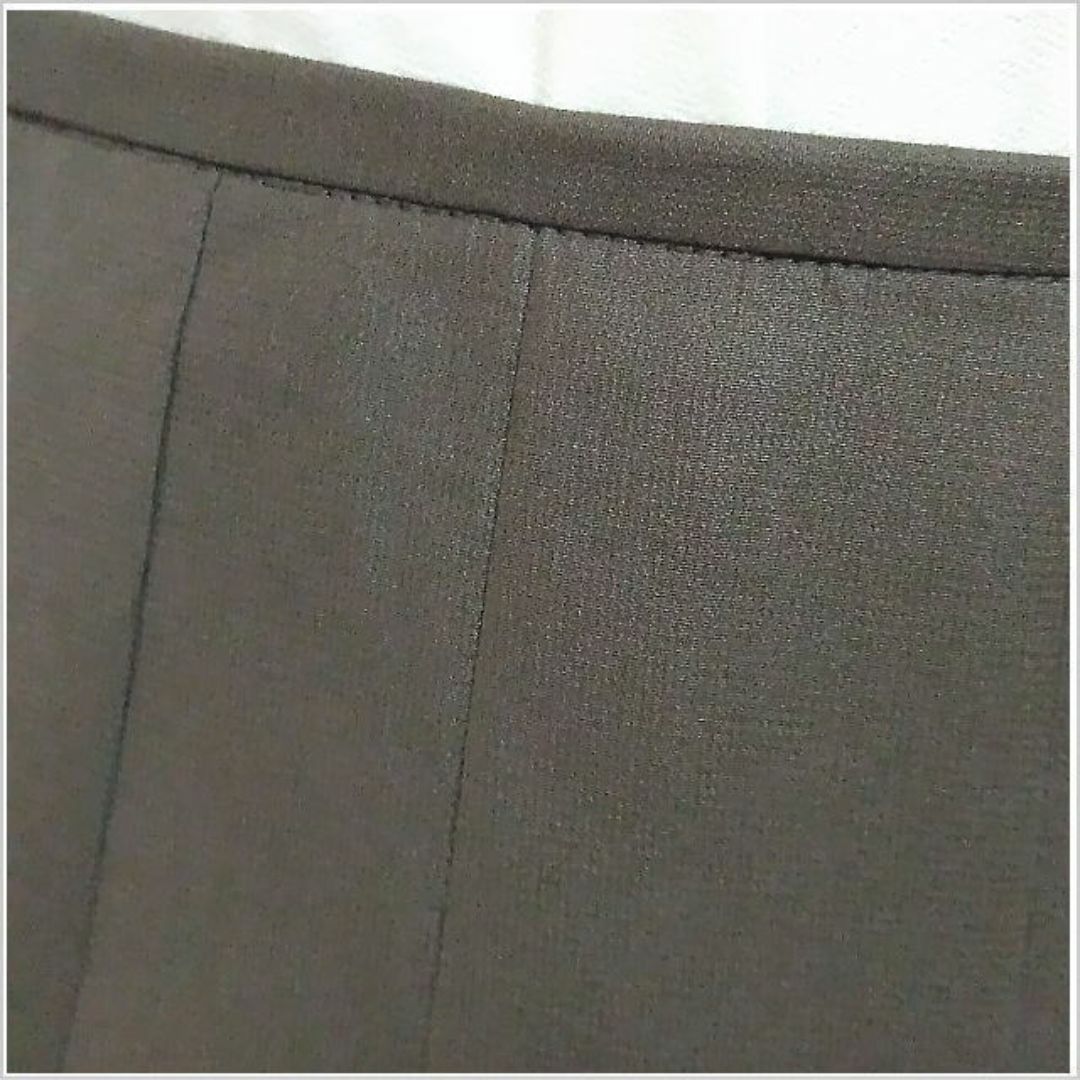 未使用［ミルナレーション］茶色タック入りフレアスカート 日本製 LL～3L位 レディースのスカート(ひざ丈スカート)の商品写真