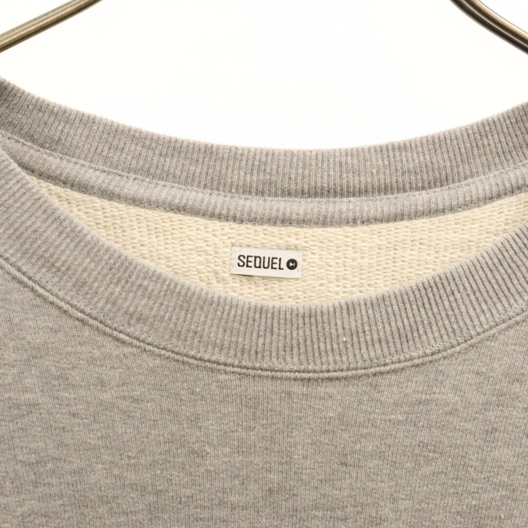 SEQUEL シークエル 23AW CREW NECK SWEAT SHIRT ロゴ刺繍クルーネック スウェット トレーナー シャツ グレー メンズのトップス(スウェット)の商品写真