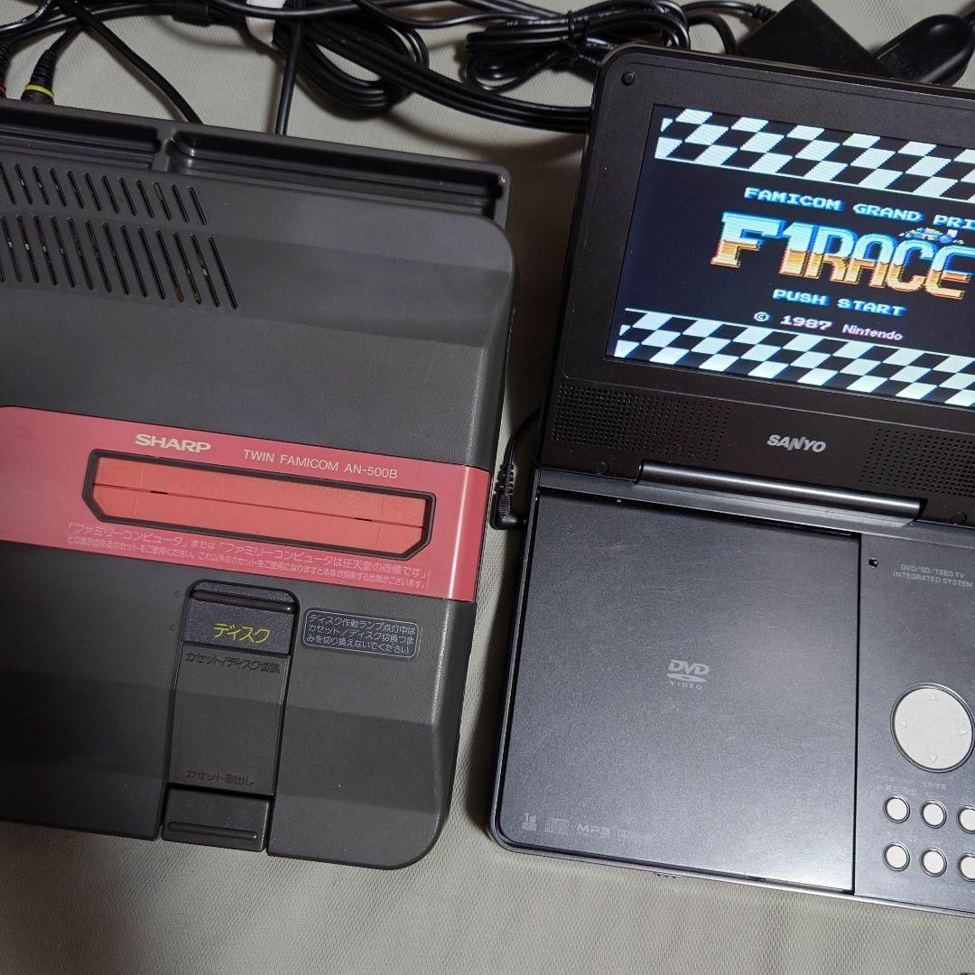 ファミリーコンピュータ(ファミリーコンピュータ)のツインファミコン 箱説明書付き本体セット エンタメ/ホビーのゲームソフト/ゲーム機本体(家庭用ゲーム機本体)の商品写真