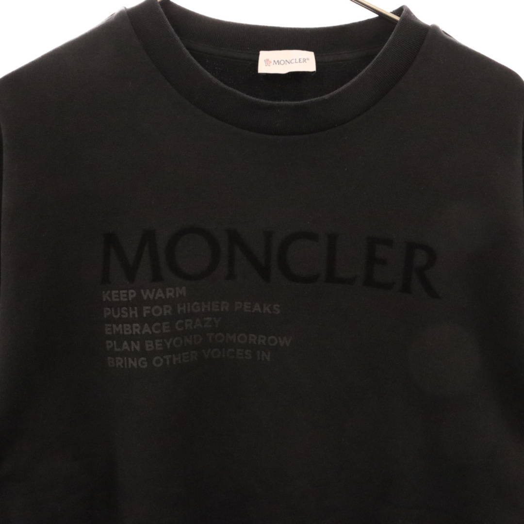 MONCLER(モンクレール)のMONCLER モンクレール フロントロゴデザイン クルーネックスウェット ブラック G20918G00048 899FL メンズのトップス(スウェット)の商品写真