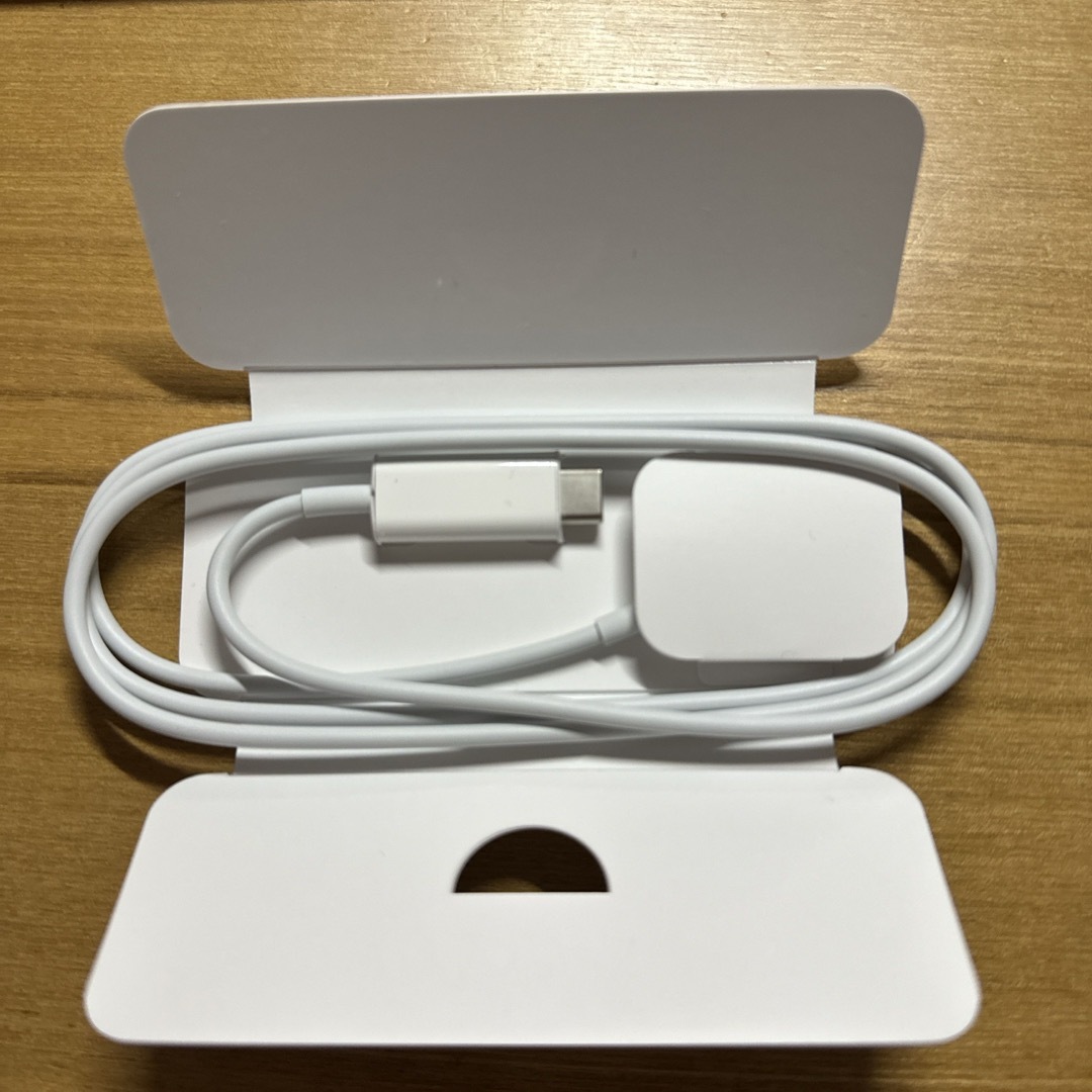 Apple Watch(アップルウォッチ)のApple Watch純正 USB-C -（1 m）充電コード スマホ/家電/カメラのスマートフォン/携帯電話(バッテリー/充電器)の商品写真